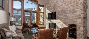 Luxury Penthouse Condo! Mountain Views! Walk to Ketchum!