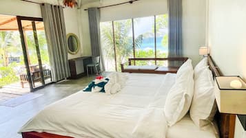 Bungalow King Sea View | Premium bedding, minibar, in-room safe, desk