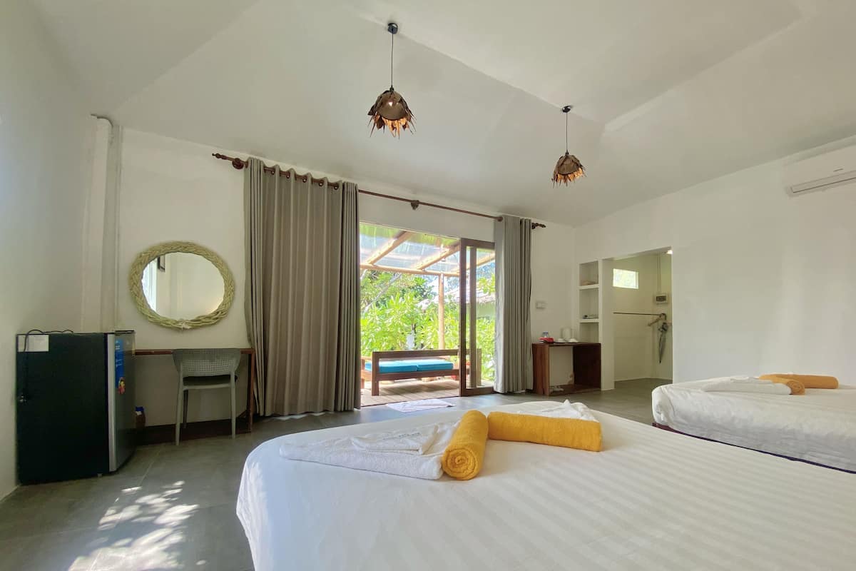 Phòng Suite Deluxe, 2 giường cỡ queen, quang cảnh biển | Bộ đồ giường cao cấp, minibar, két bảo mật tại phòng, bàn