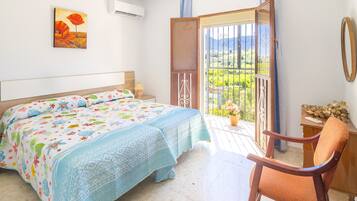 3 bedrooms, iron/ironing board, free WiFi, bed sheets