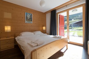 2 bedrooms, iron/ironing board