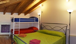 Executive Room, Private Bathroom (7) | Down comforters, pillowtop beds, blackout drapes, soundproofing - Ostello Castello Mina Della Scala (Casteldidone)