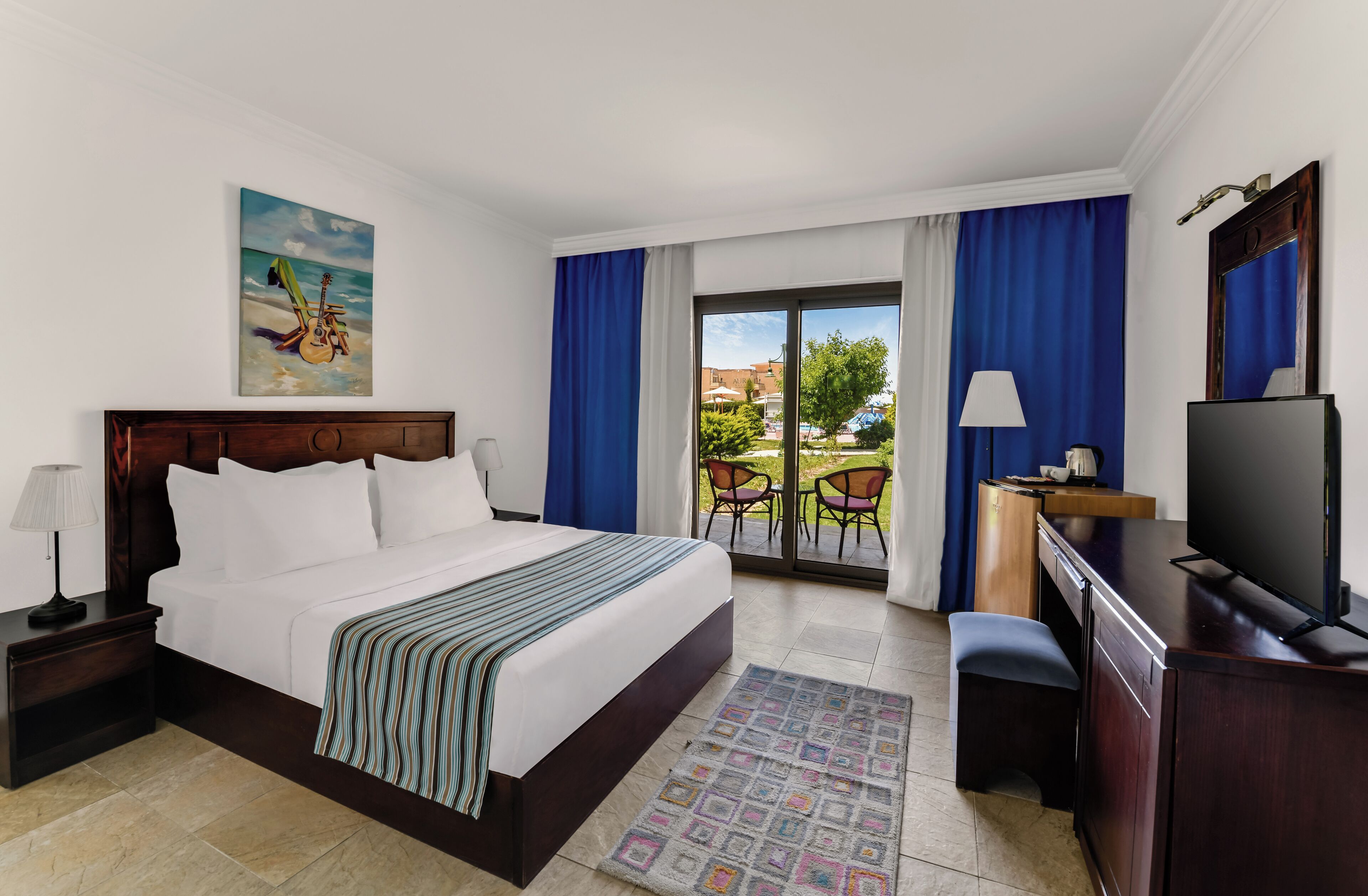 Minibar, in-room safe, desk, iron/ironing board