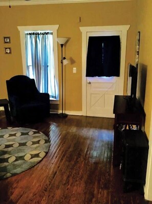 Interior - Peas In A Pod Nightly Rental (Eureka Springs)