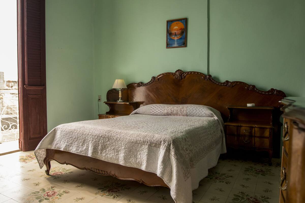 Basic-værelse - 1 queensize-seng - ikke-ryger | Minibar, Wi-Fi (tillægsgebyr), sengetøj