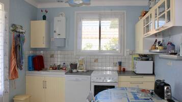 Réfrigérateur, micro-ondes, four, lave-vaisselle