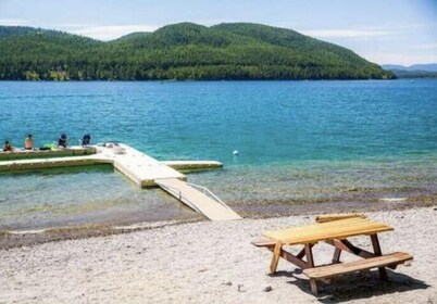 3 bed Ptarmigan condo with great amenities - Shared hot tub / Pools / Whitefish Lake access