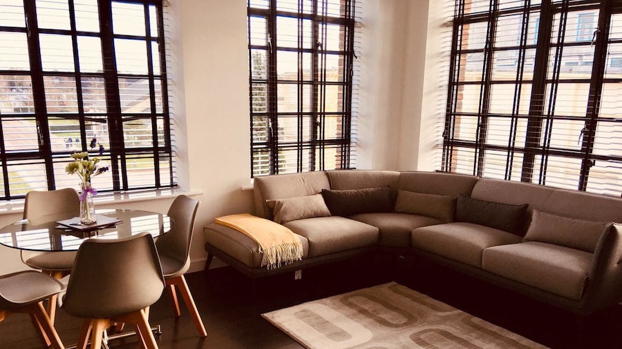 Blue sky at Wallis square