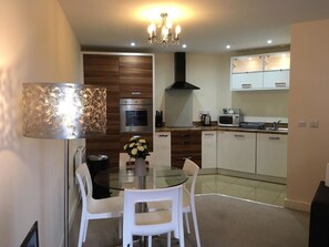 Business Apartment, 1 King Bed, Non Smoking | Private kitchen | Full-size fridge, microwave, oven, stovetop - Blue sky at Wallis square (Farnborough)
