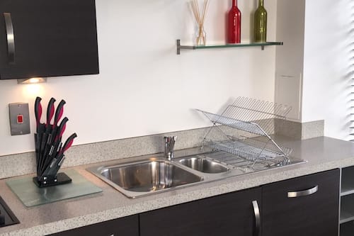 Business Apartment, 2 Double Beds, Non Smoking | Private kitchen | Full-size fridge, microwave, oven, stovetop