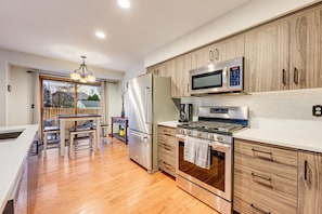 Fridge, microwave, oven, stovetop - 5 Bedroom house with a Hot Tub and Home Theater! (Fort Collins)