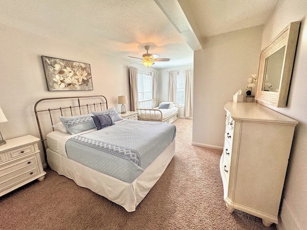4 bedrooms, in-room safe, desk, iron/ironing board