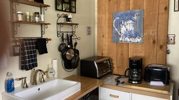 Fridge, microwave, stovetop, coffee/tea maker