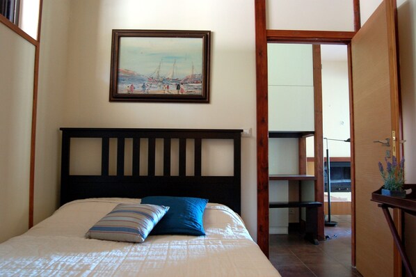 2 bedrooms, in-room safe, desk, iron/ironing board