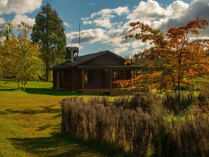 Exterior - Triple Tui - Log cabin, self contained, river side (Murchison)