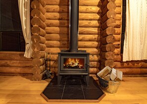 Interior - Triple Tui - Log cabin, self contained, river side (Murchison)