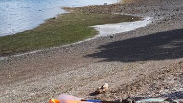 Beach nearby, sun loungers, beach towels