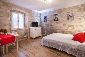 Desk, free WiFi, bed sheets