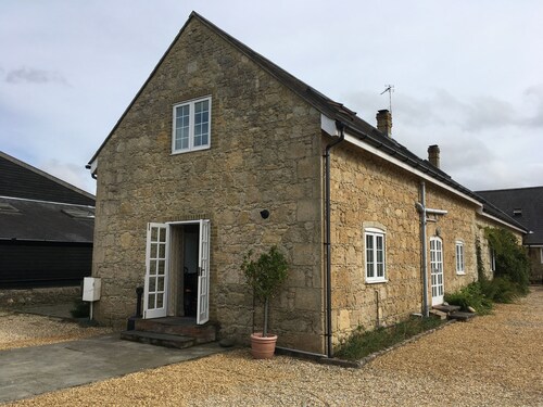 Kaunis 1600-luvulta peräisin oleva kivi pysyvä Isle of Wightin sydämessä