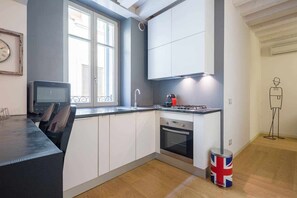 Dishwasher, cookware/dishes/utensils