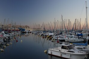 Marina - A ‘Jewel’ Anchored In The Mediterranean & EASY ACCESS TO PROVENCE & COTE D’AZUR (Sète)