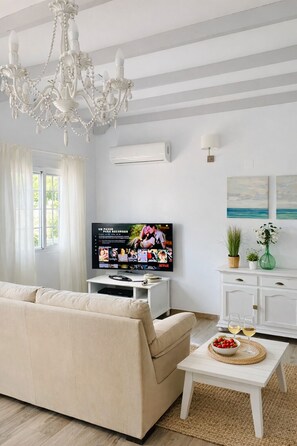 Fernseher, Kamin, Netflix, DVD-Player