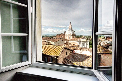 Palazzo Bichi Ruspoli-Historical Res, near Campo Square and close to everything