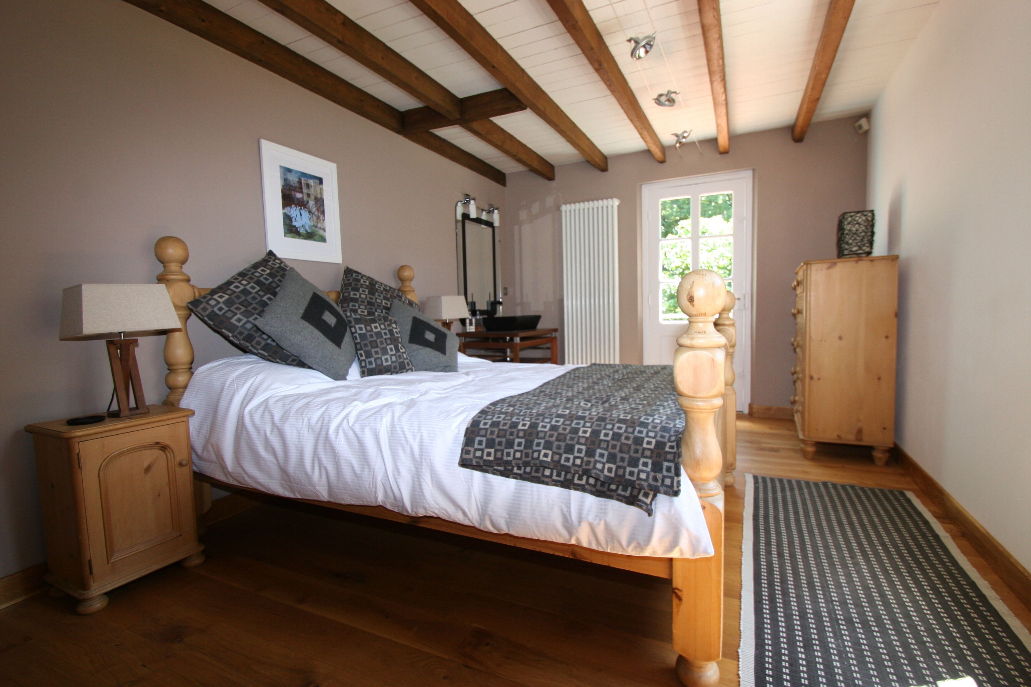 6 多间卧室、办公桌、熨斗/熨衣板、旅行婴儿床