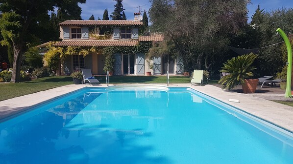 Piscine extérieure, piscine chauffée