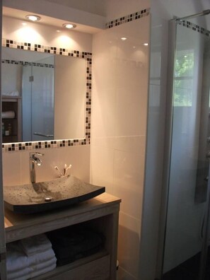 Bathtub, hair dryer, towels, soap - House / Villa - Maillane (Maillane)