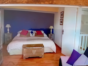 3 chambres, fer et planche à repasser, Wi-Fi gratuit, draps fournis