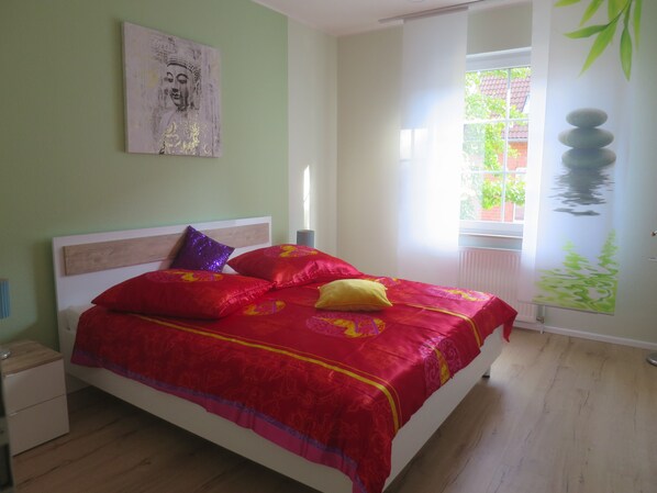 1 habitación, tabla de planchar con plancha, wifi gratis y ropa de cama