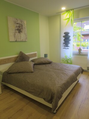 1 habitación, tabla de planchar con plancha, wifi gratis y ropa de cama
