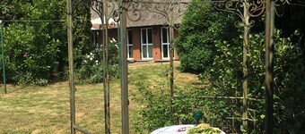 Luxurious country house right on the dike and beach
