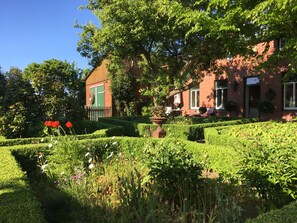 المنطقة المحيطة بالمنشأة