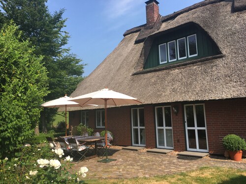 Luxurious country house right on the dike and beach