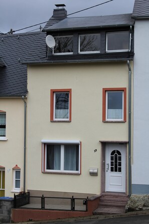 تفاصيل الفندق من الخارج