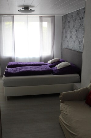 2 habitaciones, tabla de planchar con plancha y wifi gratis 