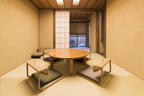 Nhà, không hút thuốc (Dog Friendly) | Phòng khách | TV màn hình phẳng 