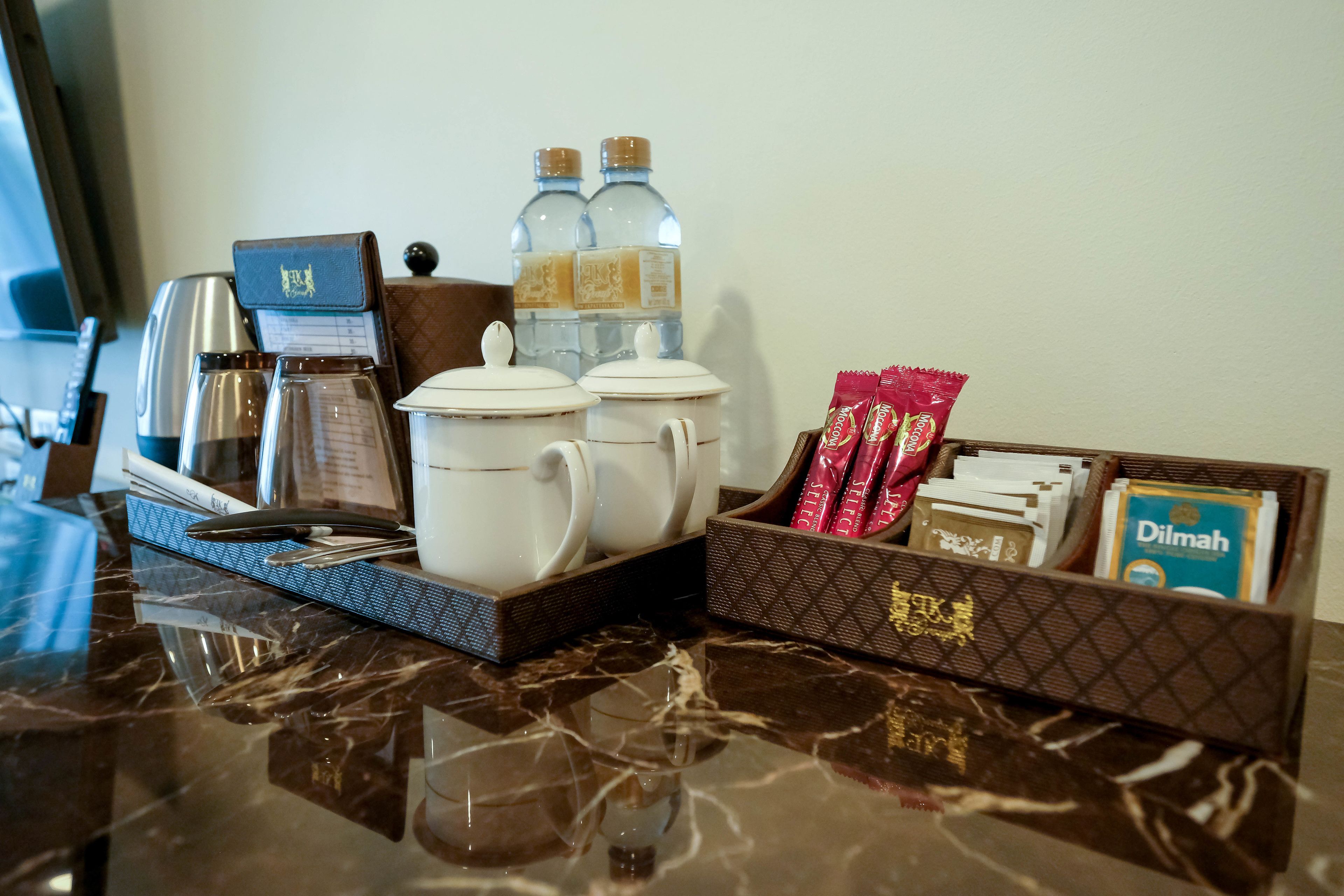 deluxe twin bed city view | coffee and/or coffee maker