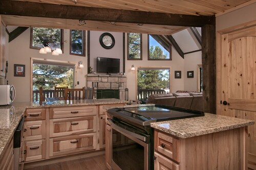 Pet Friendly | Hot Tub | Fire Pit | Deer Run Lake Cabin