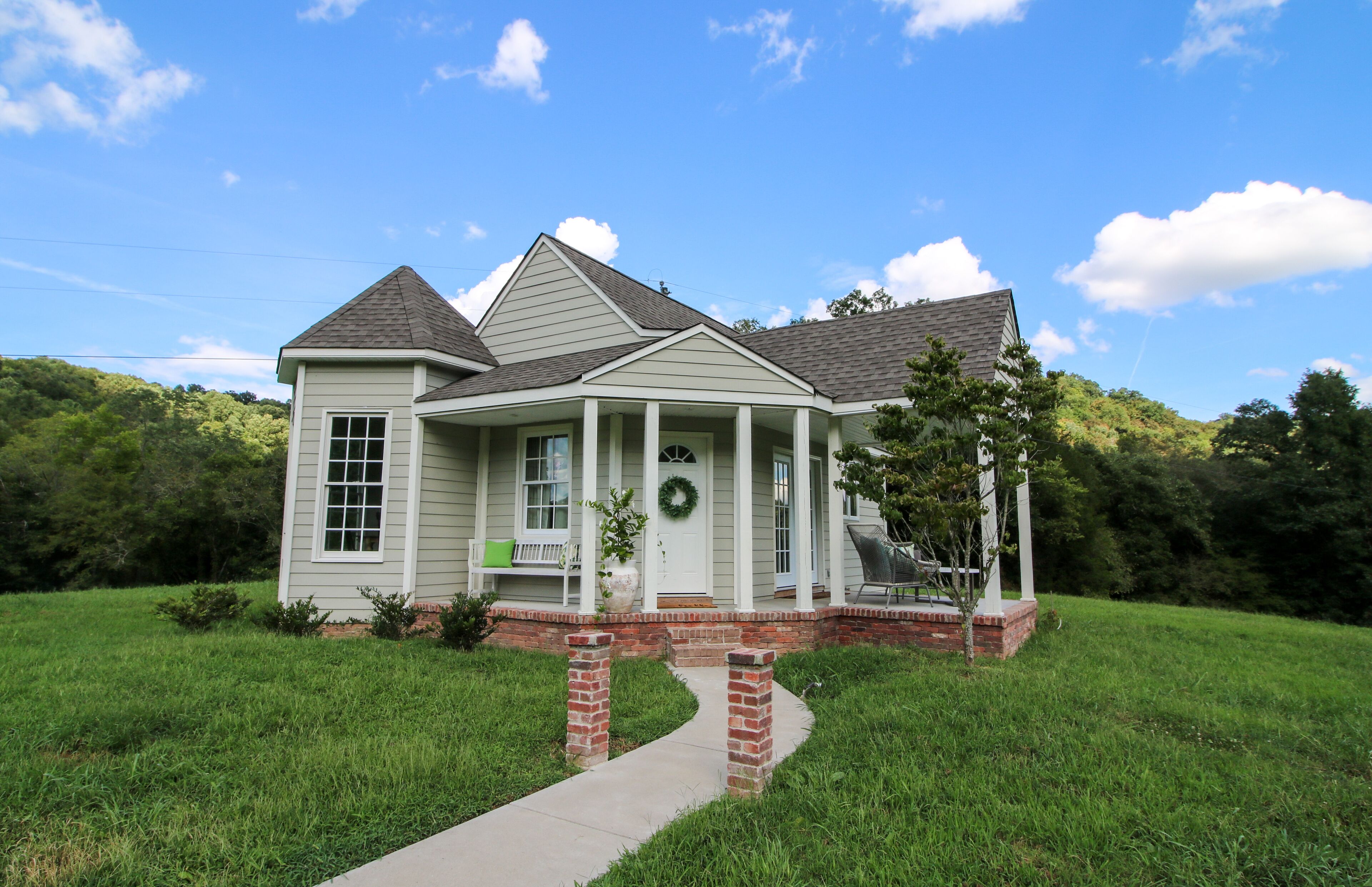 Charming Cottage on 35 Acres