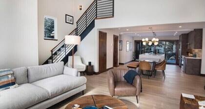 Bring your dog! Immaculate 3bed/2.5ba Homestead private home abuts open space.