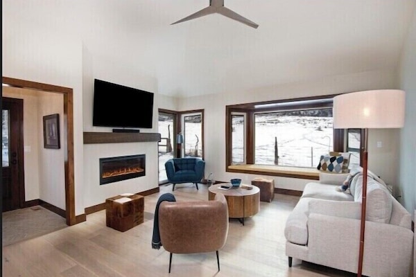 TV, caminetto, videogiochi, libri