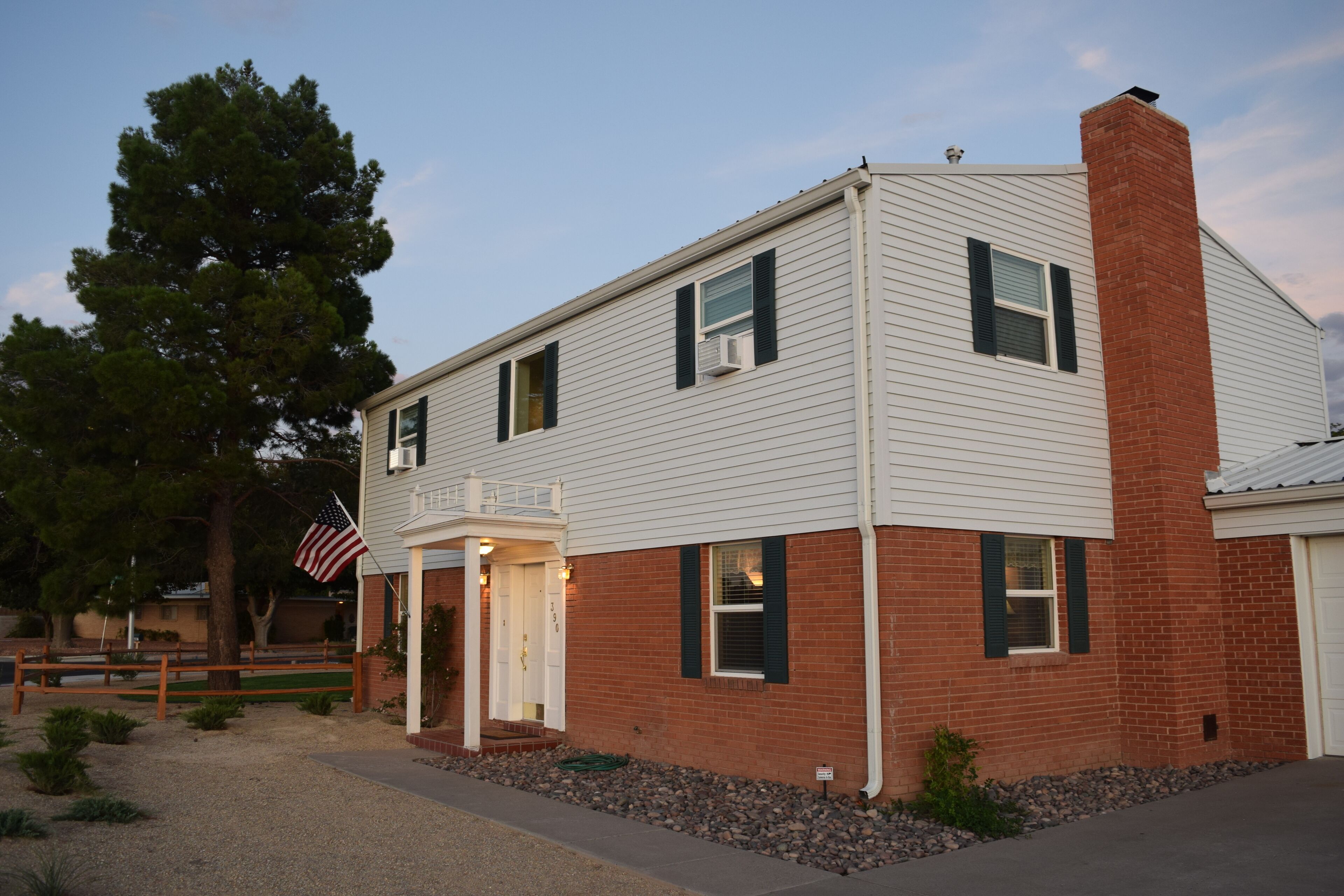 Charming home, quiet neighborhood, close to NMSU & Convention Center