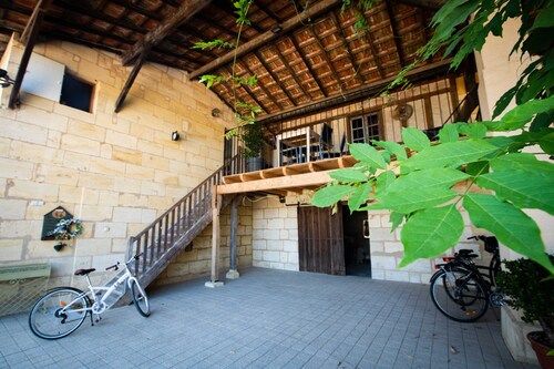 Gîte entre Bordeaux et St Emilion avec Magnifique Parc,  entouré de Vignes