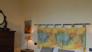 2 habitaciones, tabla de planchar con plancha, cuna de viaje y wifi