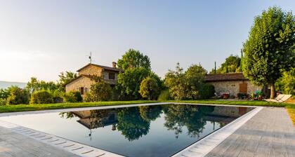 10 minutes walk from Todi center, with pool