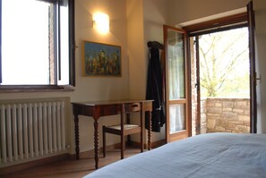 2 bedrooms, iron/ironing board, travel cot, WiFi