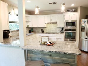 Frigorífic, microones, forn i placa de cuina 